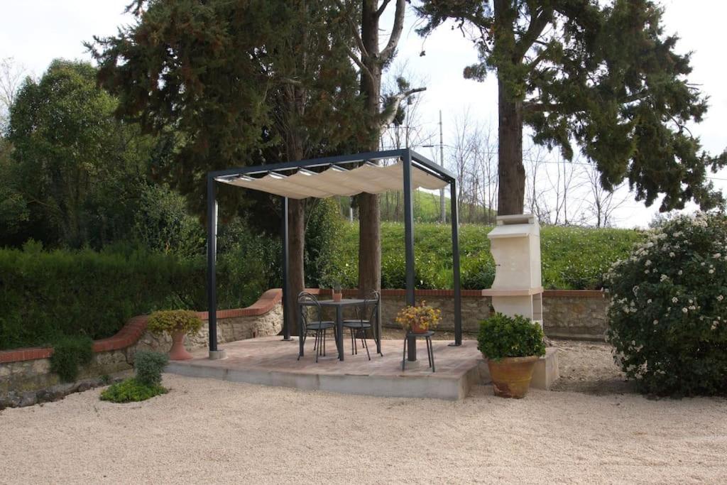 Casa Vacanze Podere San Giusto Волтера Екстериор снимка